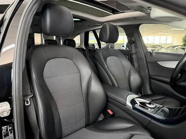 Mercedes-Benz C-Class view 9