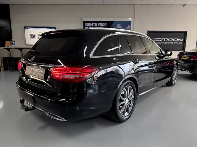 Mercedes-Benz C-Class view 3