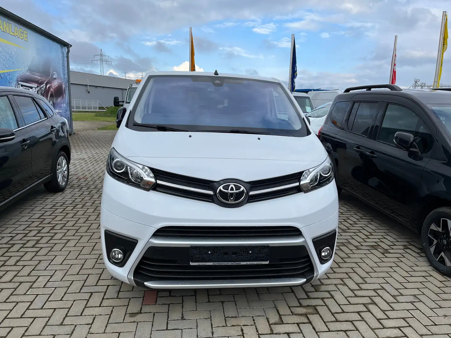 Toyota Proace L2 Shuttle Black Edition Blanc - 1