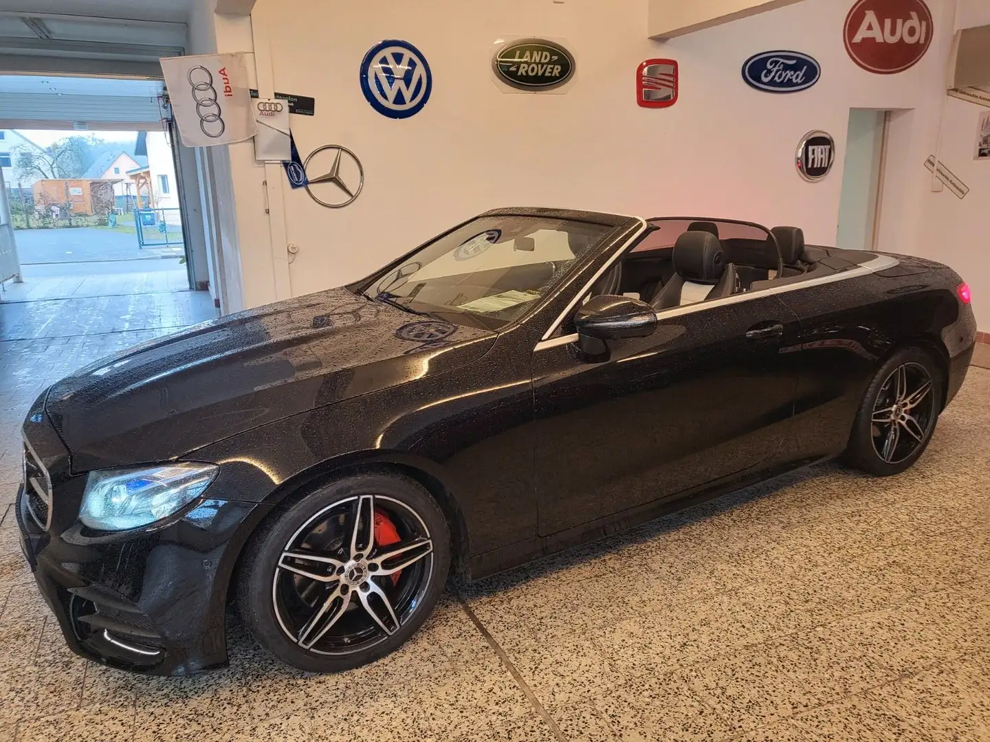 Mercedes-Benz E 200 Cabrio AMG Line HUD/LED/ACC/Leder Schwarz - 1