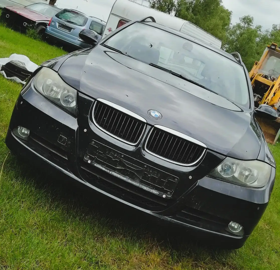 BMW 320 320i Touring Aut. Чорний - 2
