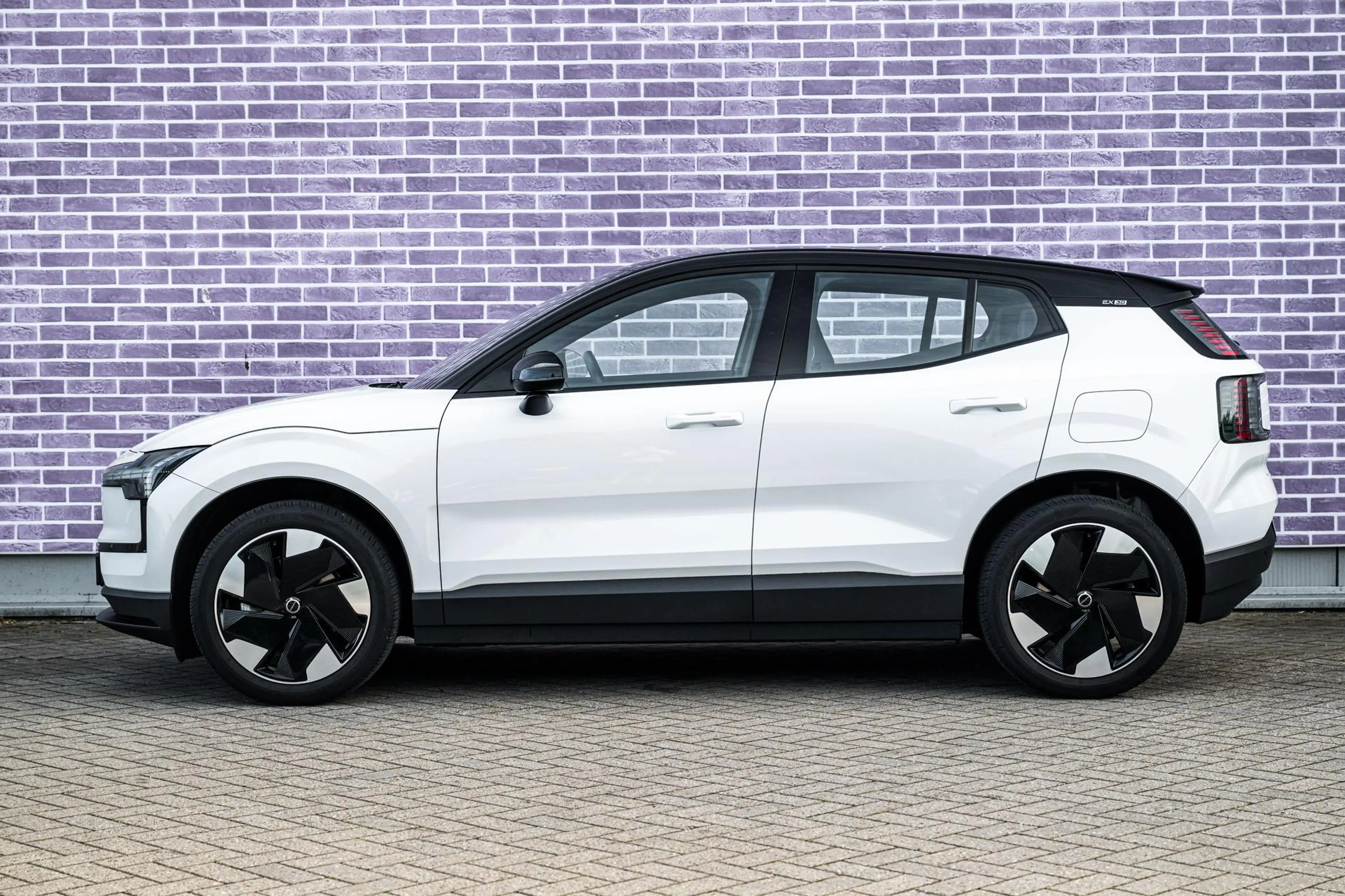 Volvo EX30 Single Motor Extended Range Plus 69 kWh | SOH 95% — photo 4