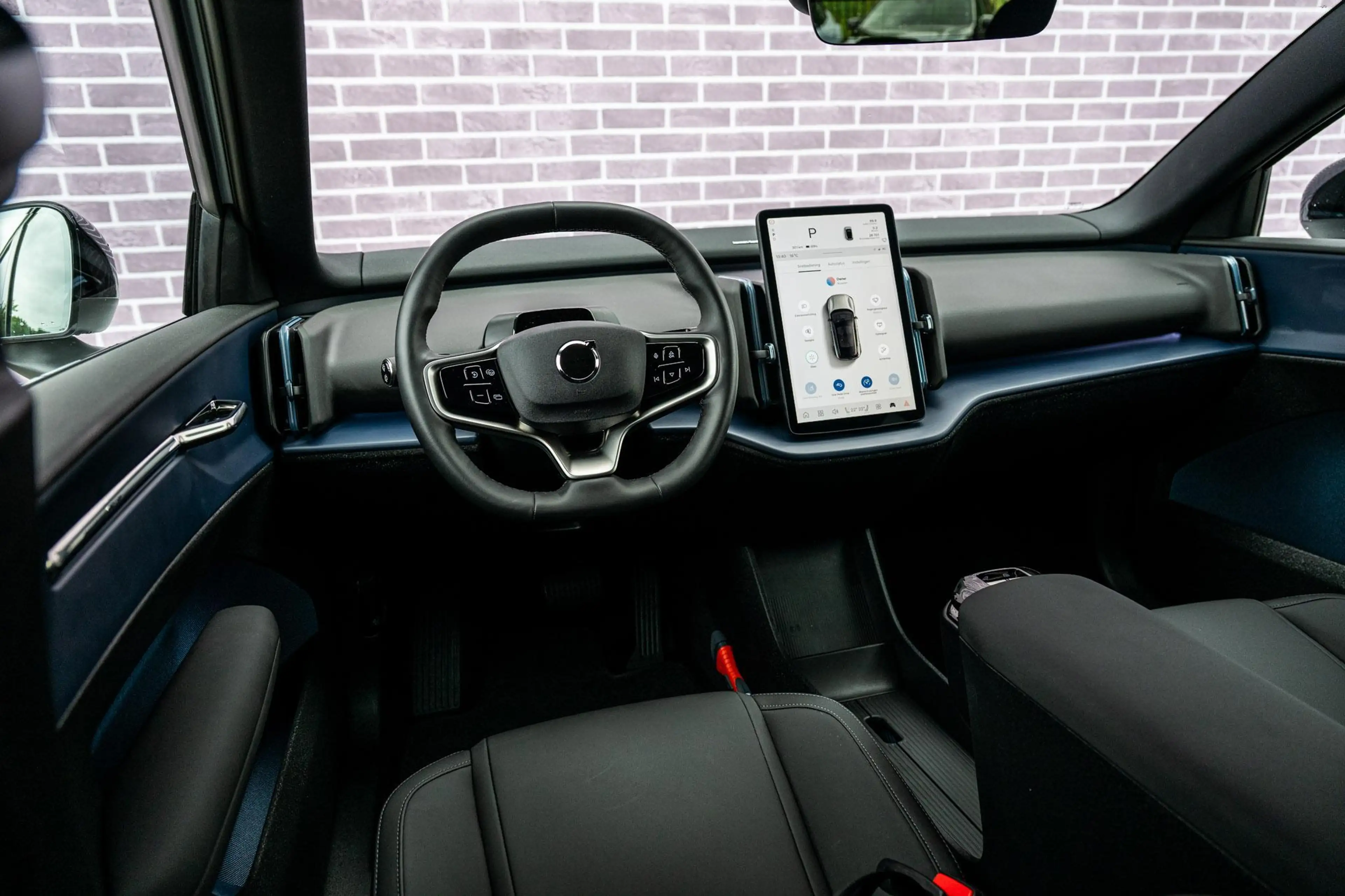 Volvo EX30 Single Motor Extended Range Plus 69 kWh | SOH 95% — photo 10