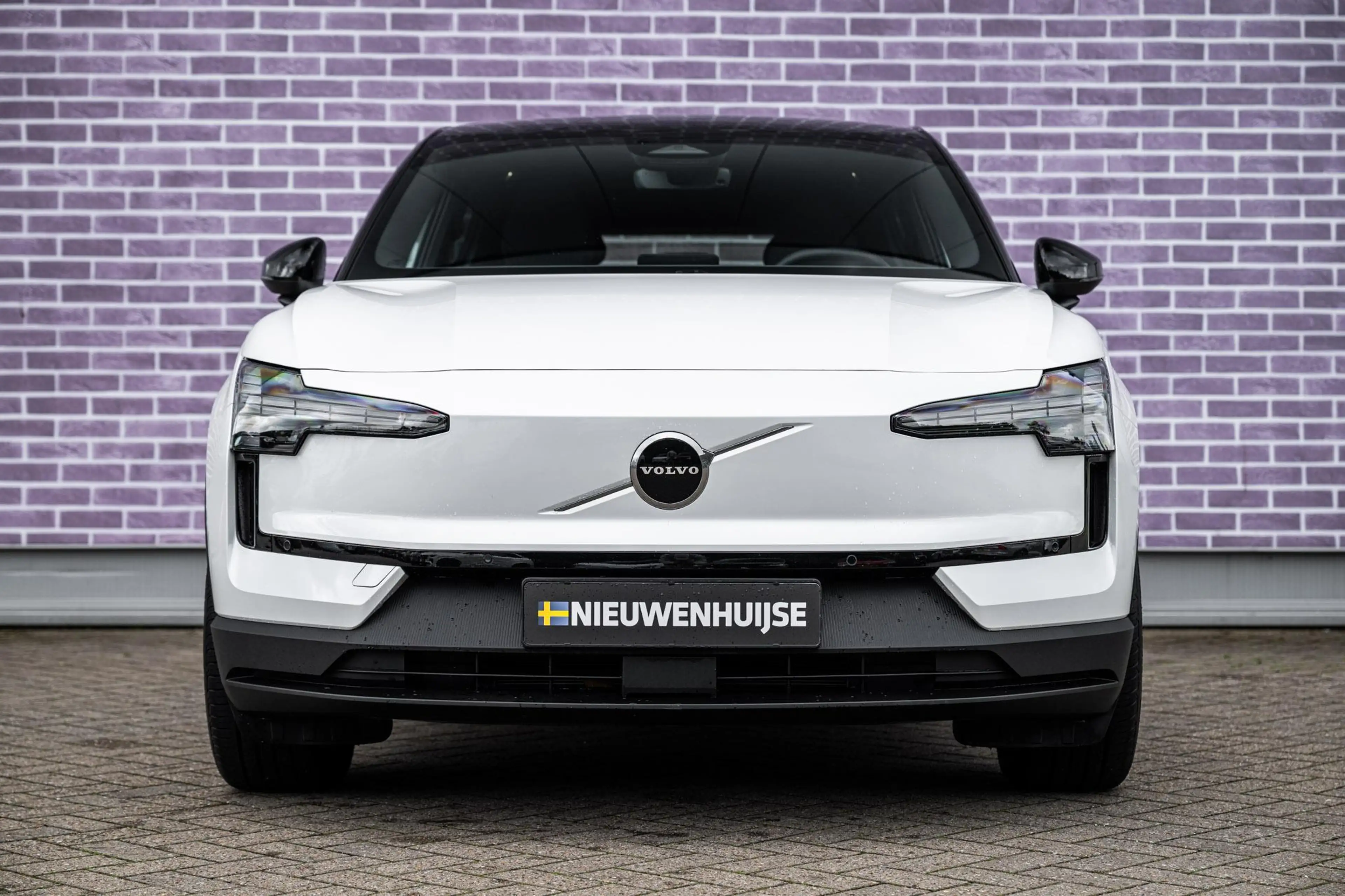 Volvo EX30 Single Motor Extended Range Plus 69 kWh | SOH 95% — photo 8