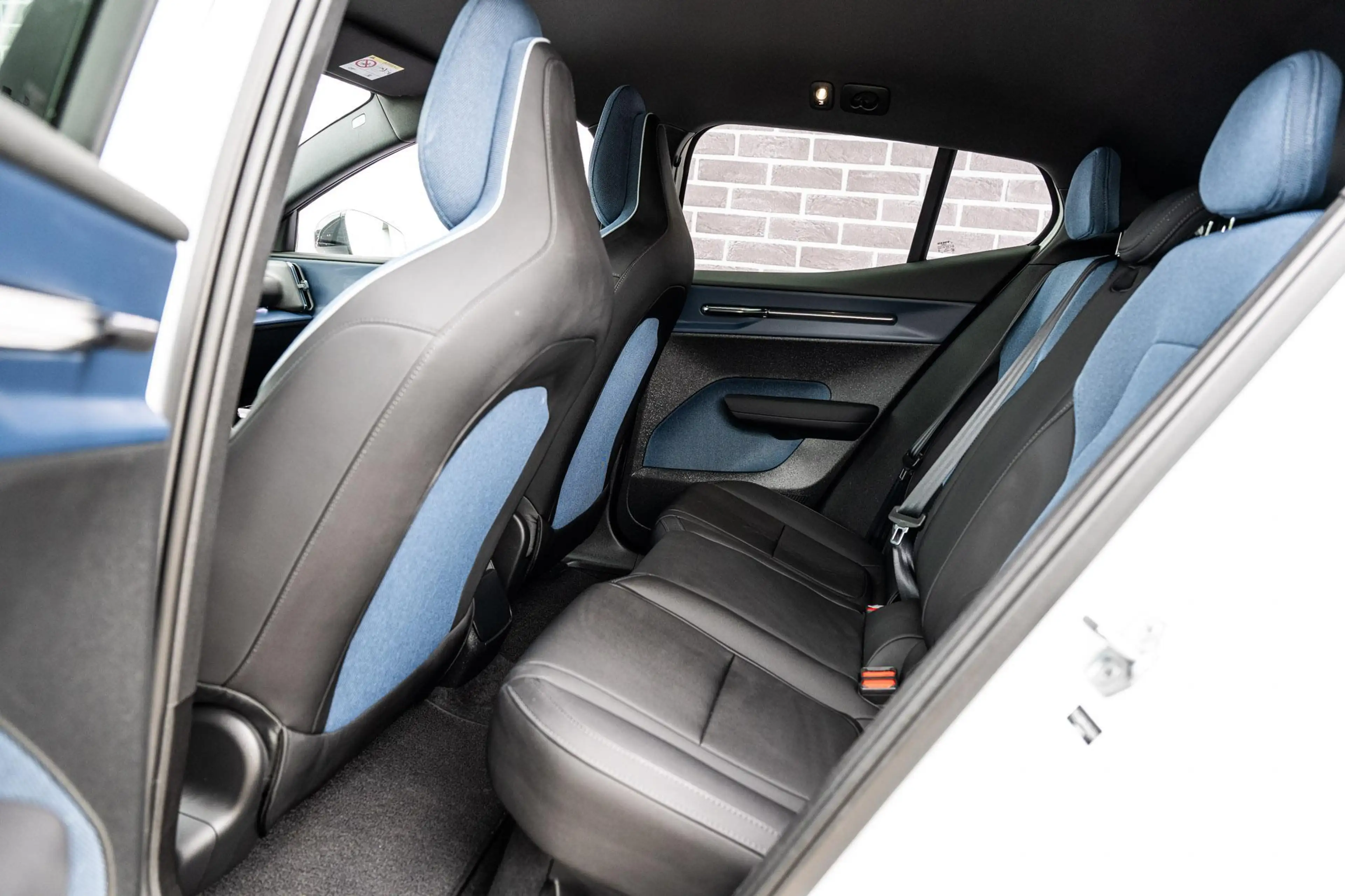 Volvo EX30 Single Motor Extended Range Plus 69 kWh | SOH 95% — photo 7