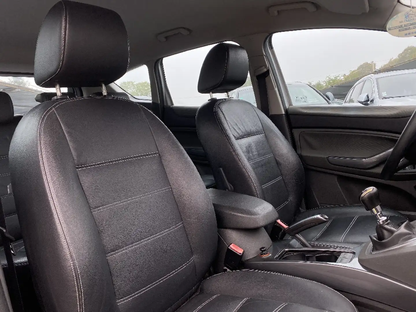 Ford Kuga 2.0 TDCi 140 DPF 4x2 Titanium - 2