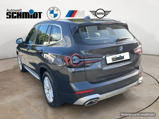 BMW X3 view 3
