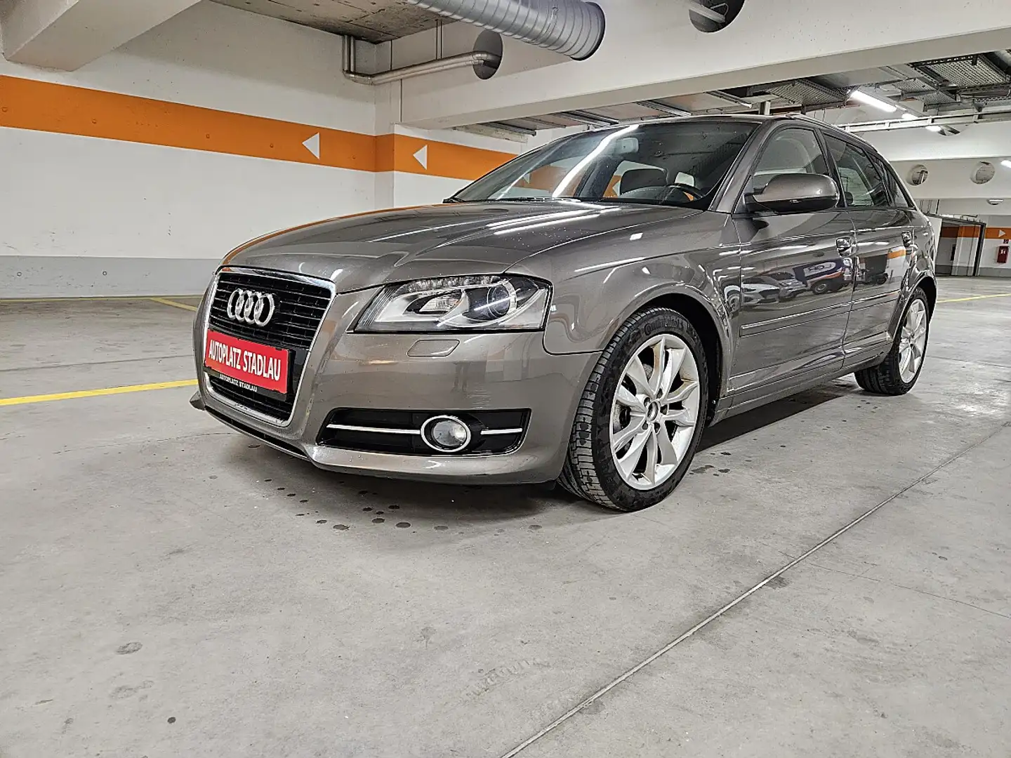 Audi A3 SB Ambition 2,0 TDI DPF S-tronic Grau - 1