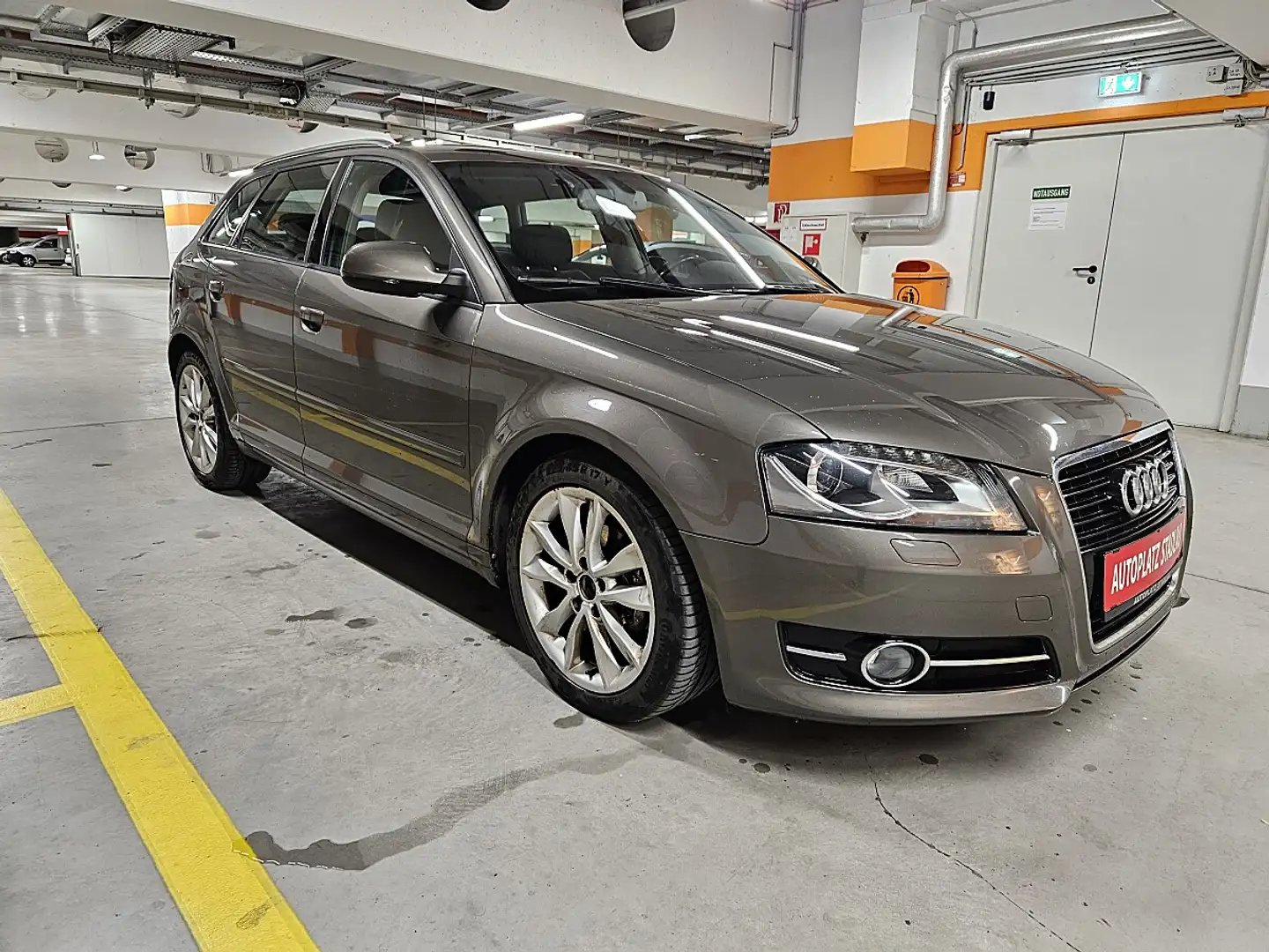Audi A3 SB Ambition 2,0 TDI DPF S-tronic Grau - 2