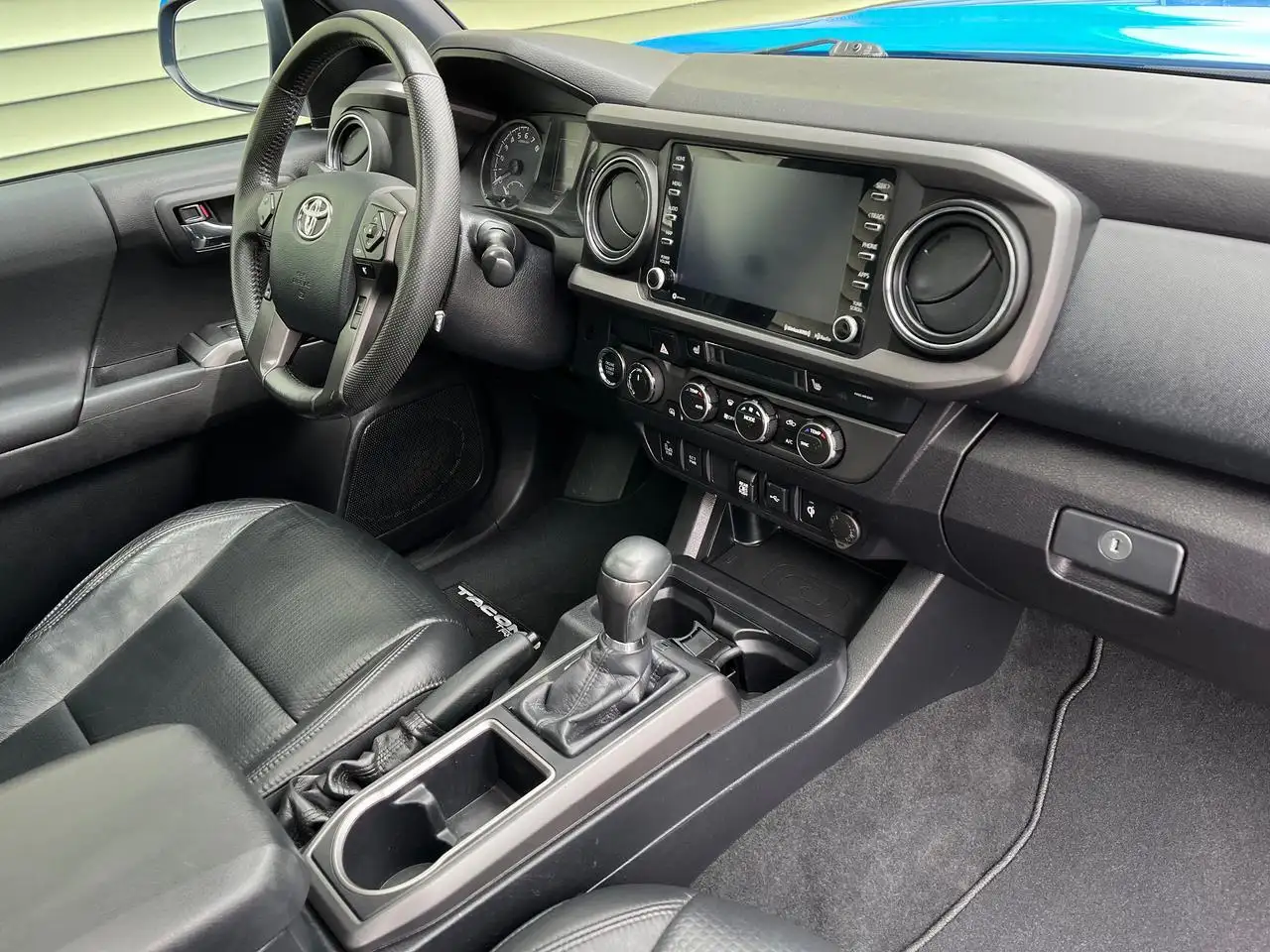 Toyota Tacoma снимка Toyota Tacoma