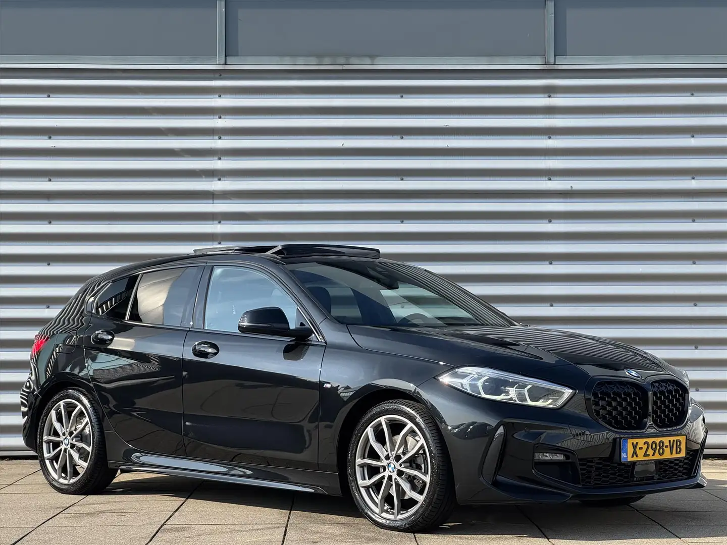 BMW 118 1-Serie (f40) 118i 136pk M-Pakket Automaat Executi Noir - 2