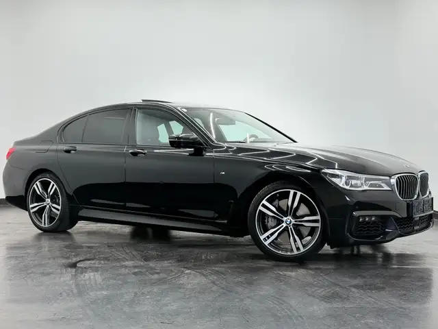 BMW 750 750 d xDrive M Sport*TOP ANGEBOT*Carbon*ALL BLACK*Ö Fahrzeug*LASER*Mega Ausstattung*Unfallfrei*Top Zustand*GARANTIE*