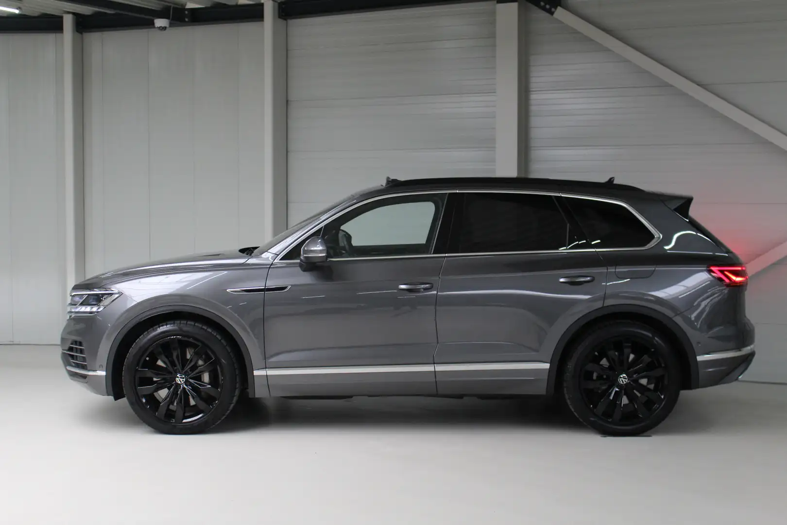 Volkswagen Touareg 3.0 TSi eHybrid 4MOTION Elegance Luchtvering | Tre Grau - 2