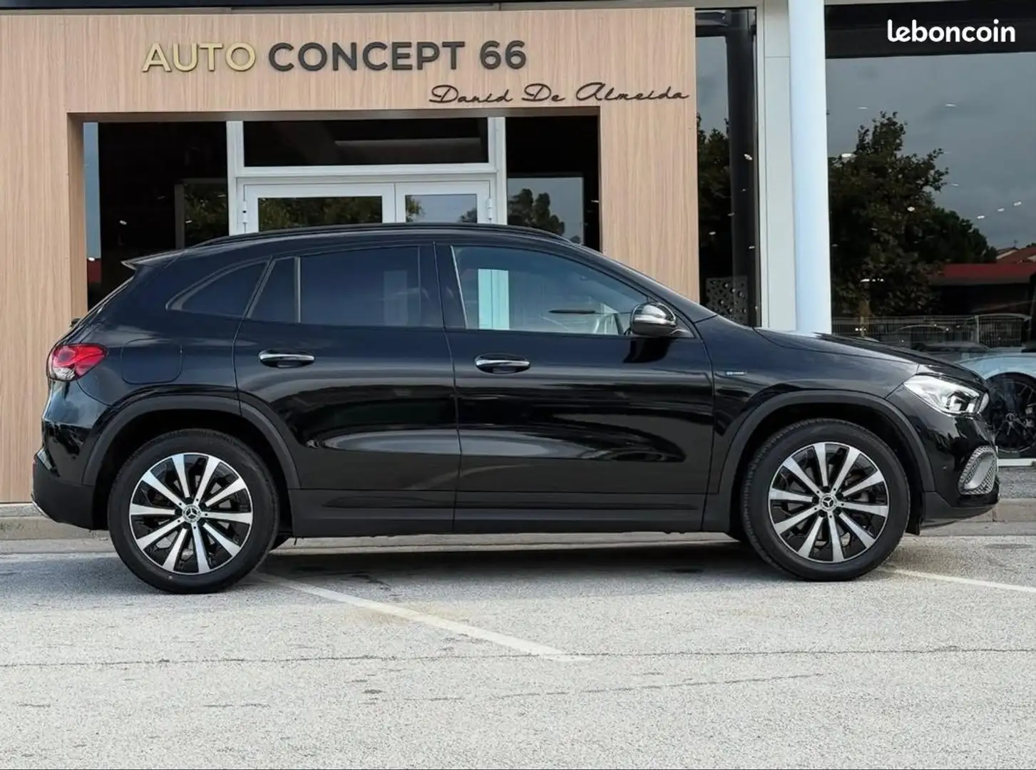 Mercedes-Benz GLA 250 Classe Mercedes 250e Hybride rechargeable Amg Line 218ch Schwarz - 2