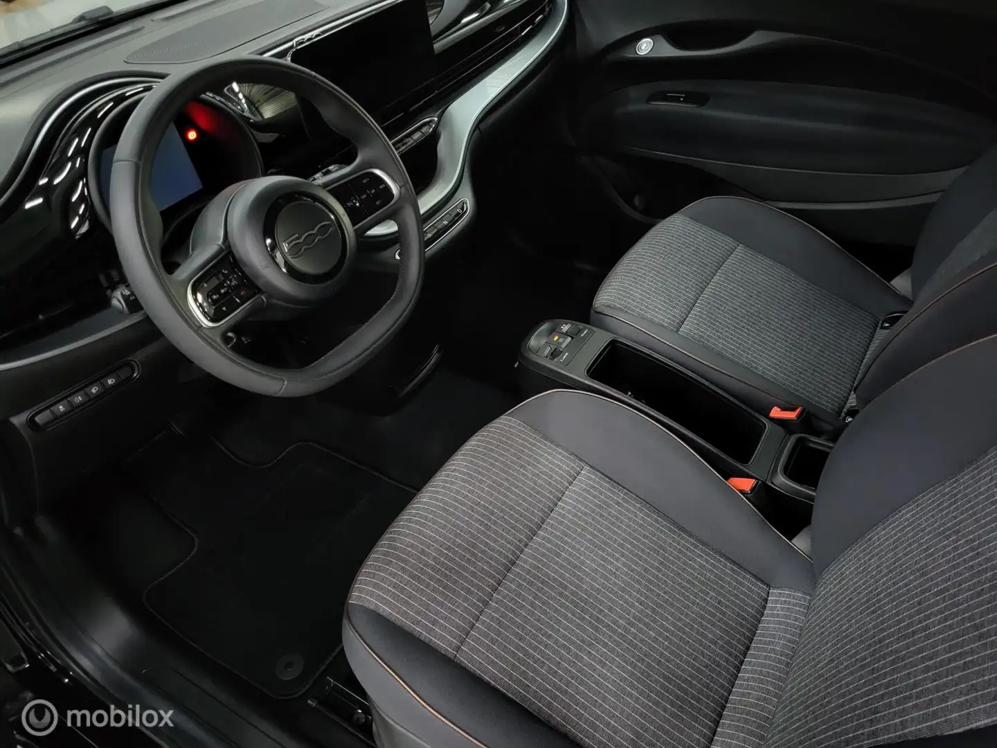 Fiat 500e Icon 42 kWh/Carplay/Cruise/Virtual dash/Rijklaar! Zwart - 2