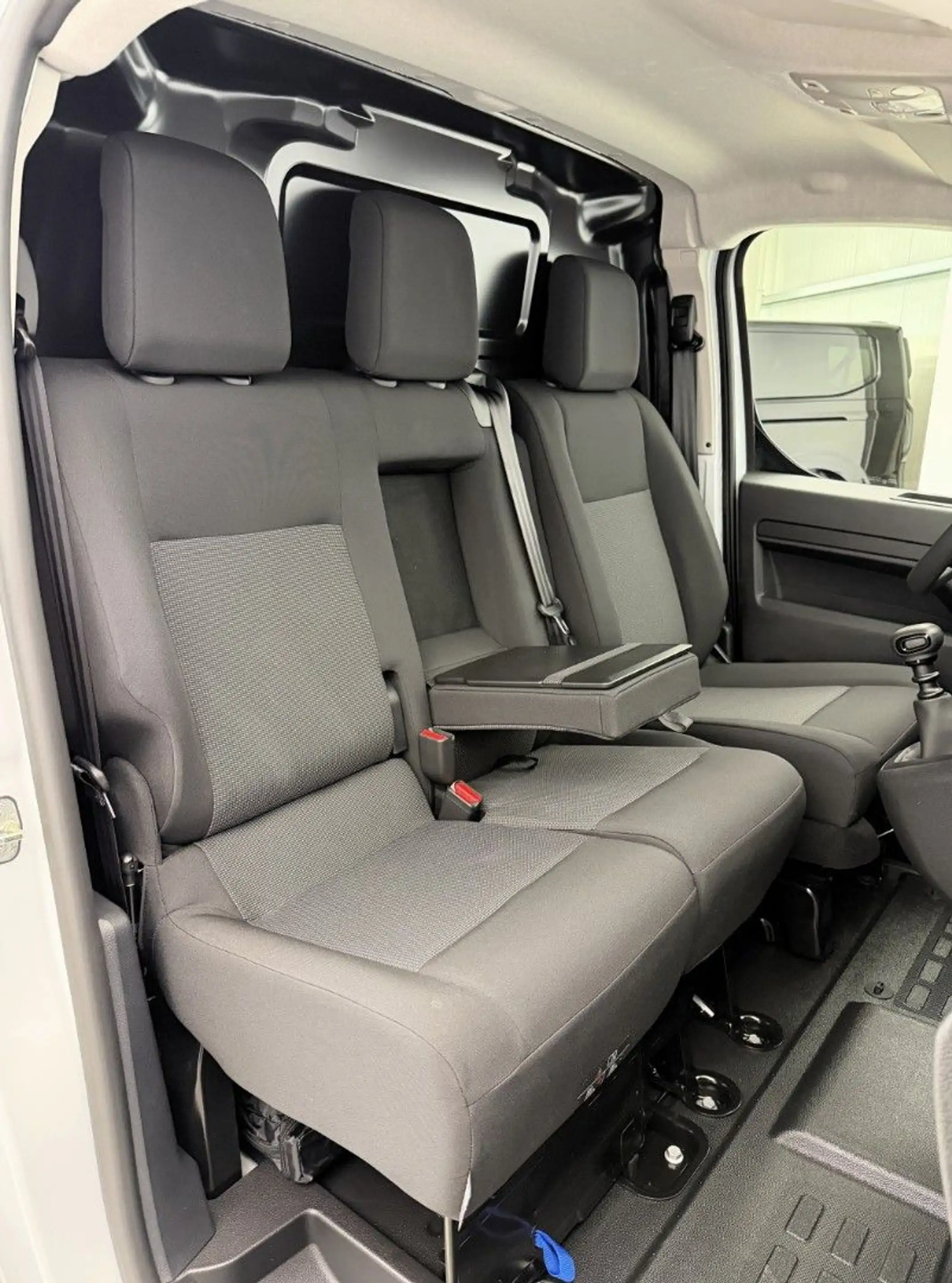 Opel Vivaro Kasten L2 120 °Connect+Converter Pack° — photo 2