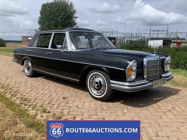 Mercedes-Benz 300 SEL