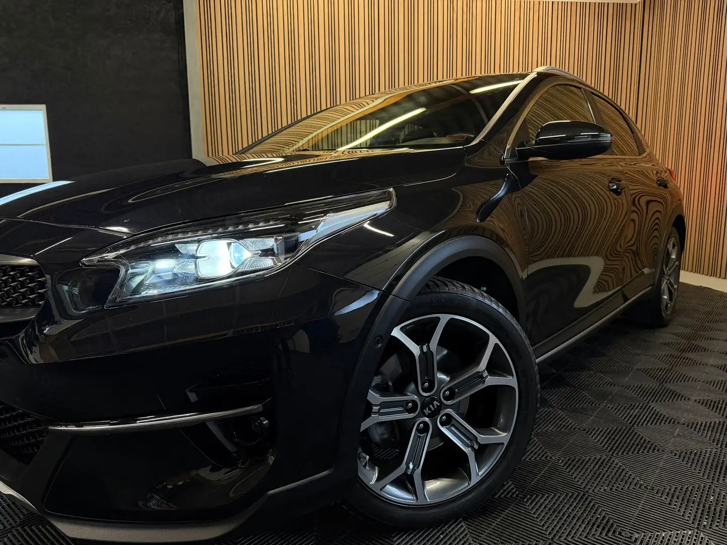 Kia XCeed 1.4 T-GDi DynamicPlusLine 2020 Led Camera Cruise Zwart - 2