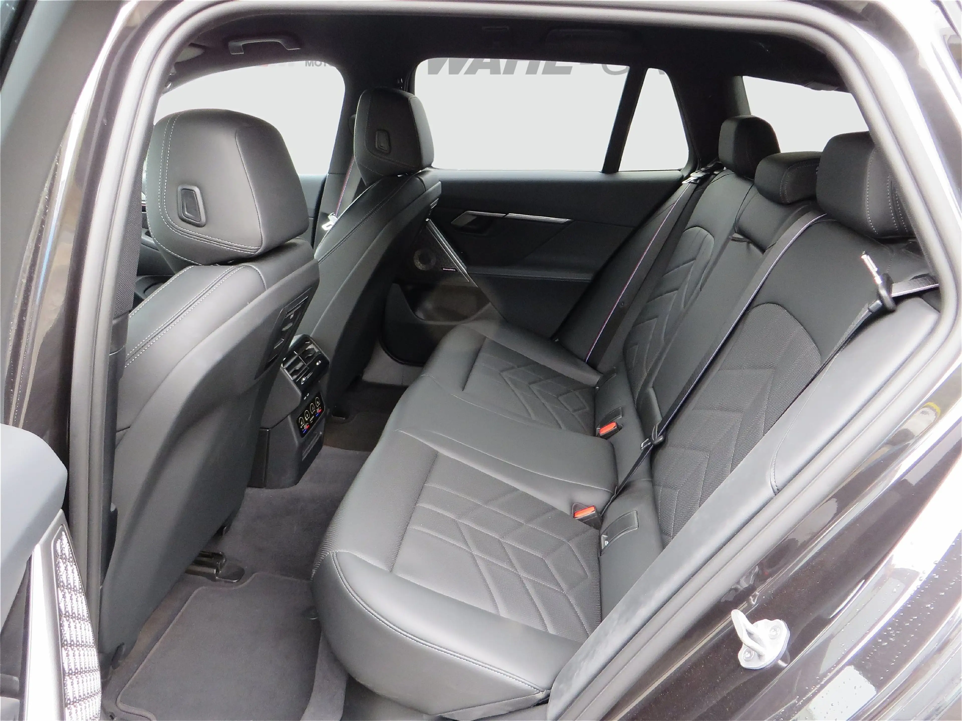 BMW 540 d xDrive Touring — photo 12