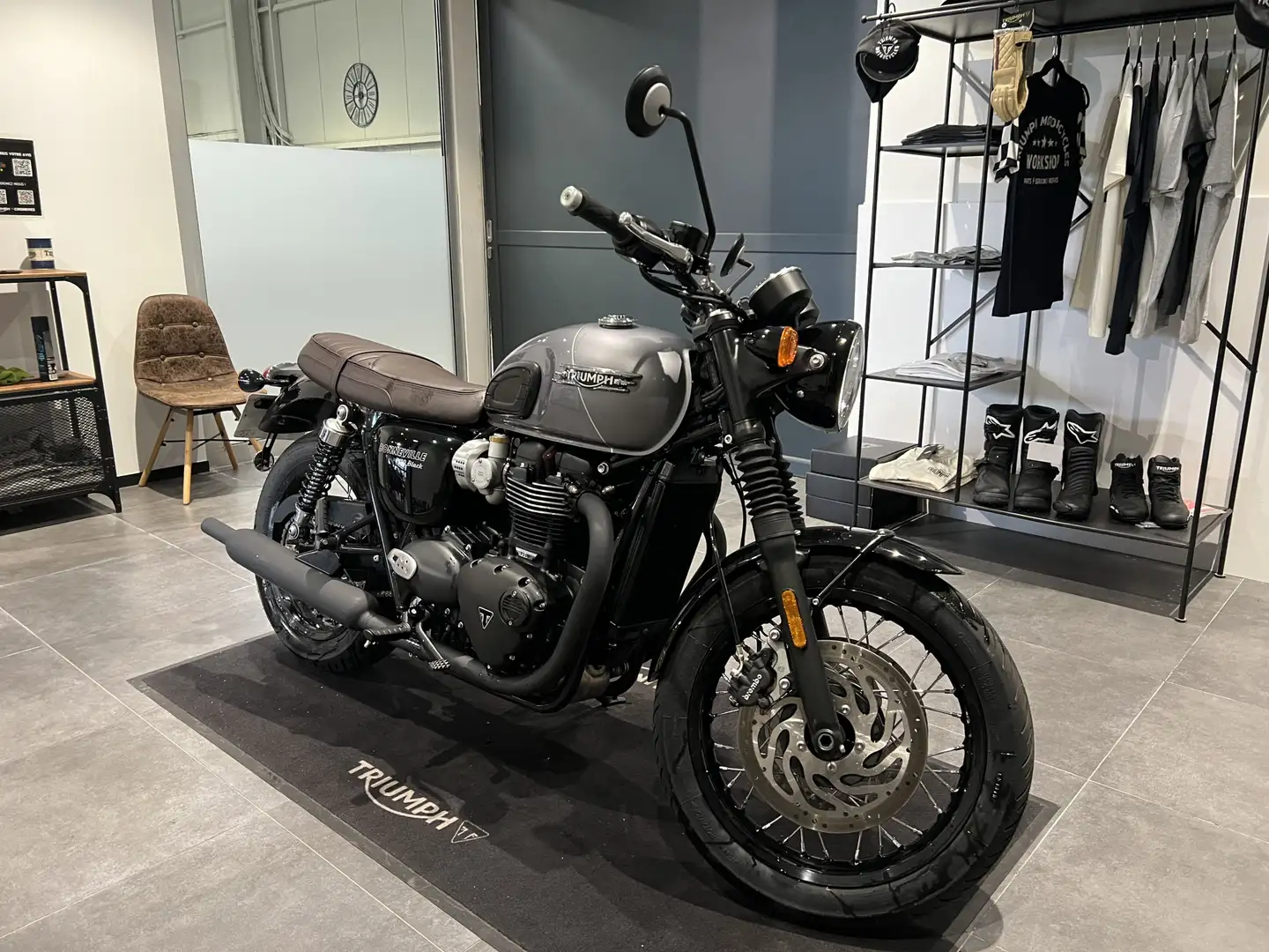 Triumph Bonneville T120 Gris - 2