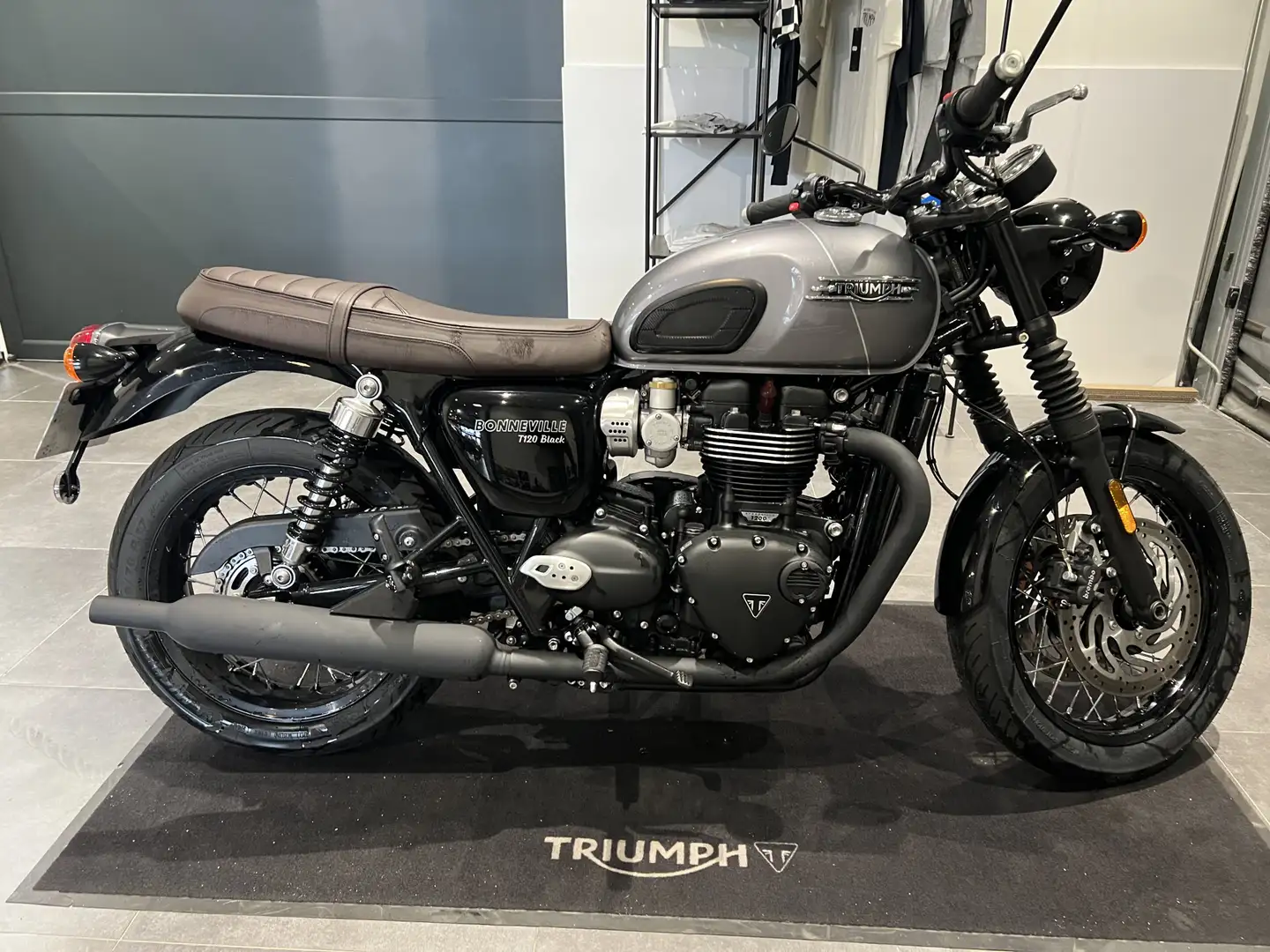 Triumph Bonneville T120 Gris - 1
