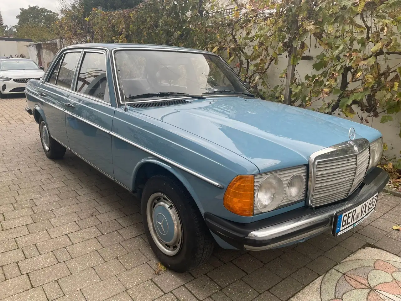 Mercedes-Benz 240, foto 2