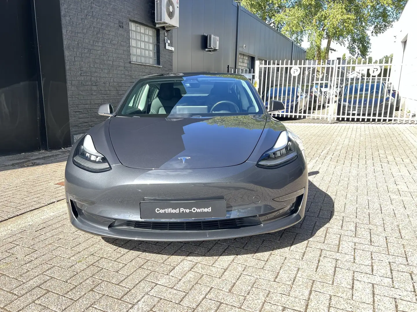 Tesla Model 3 Long Range AWD/Certified Pre owned Grijs - 2