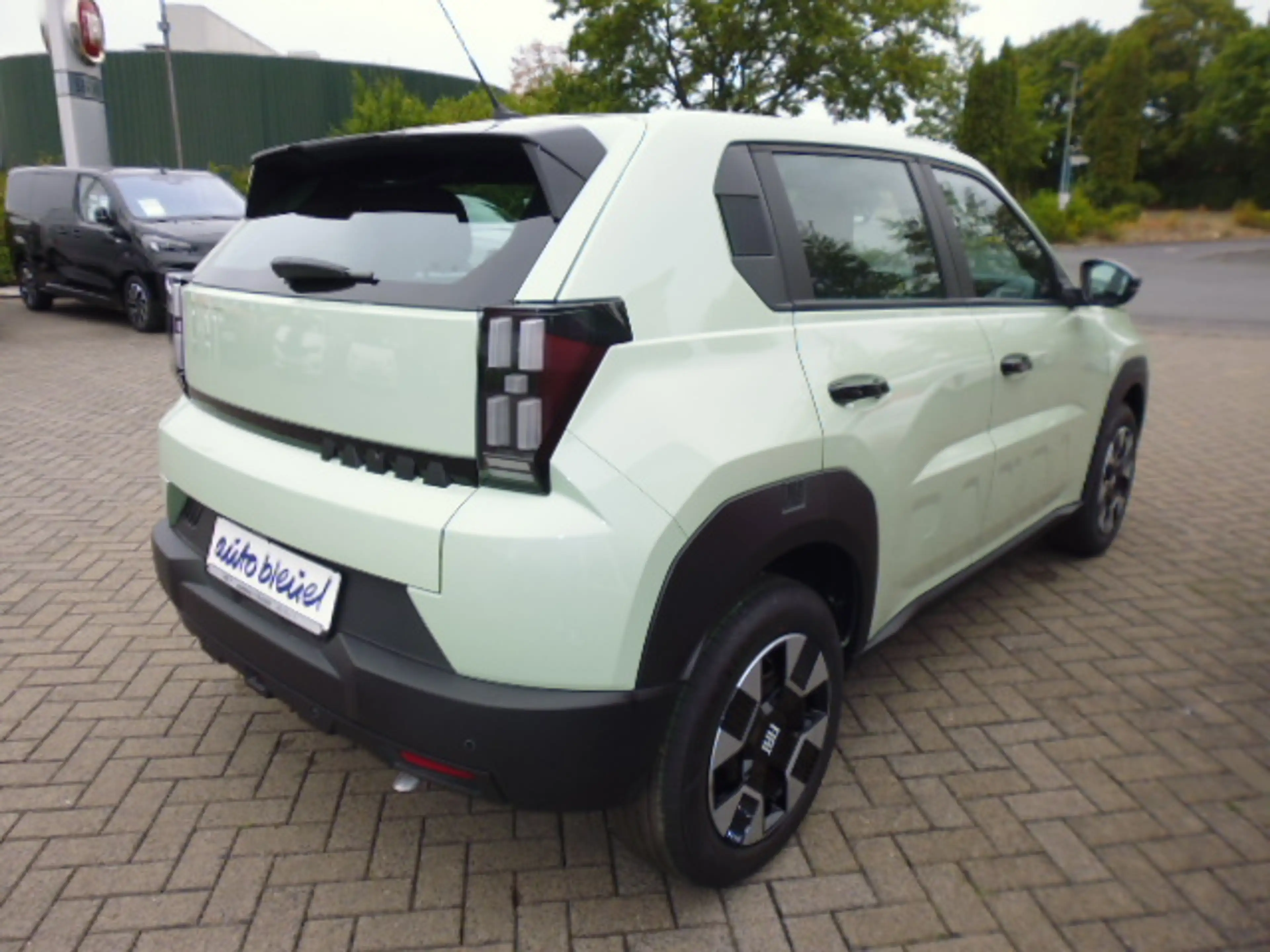 Fiat Grande Panda 1.2 Turbo 74 kW Icon mit Navigation, Kamera hinten, Klimaautomatik — photo 6