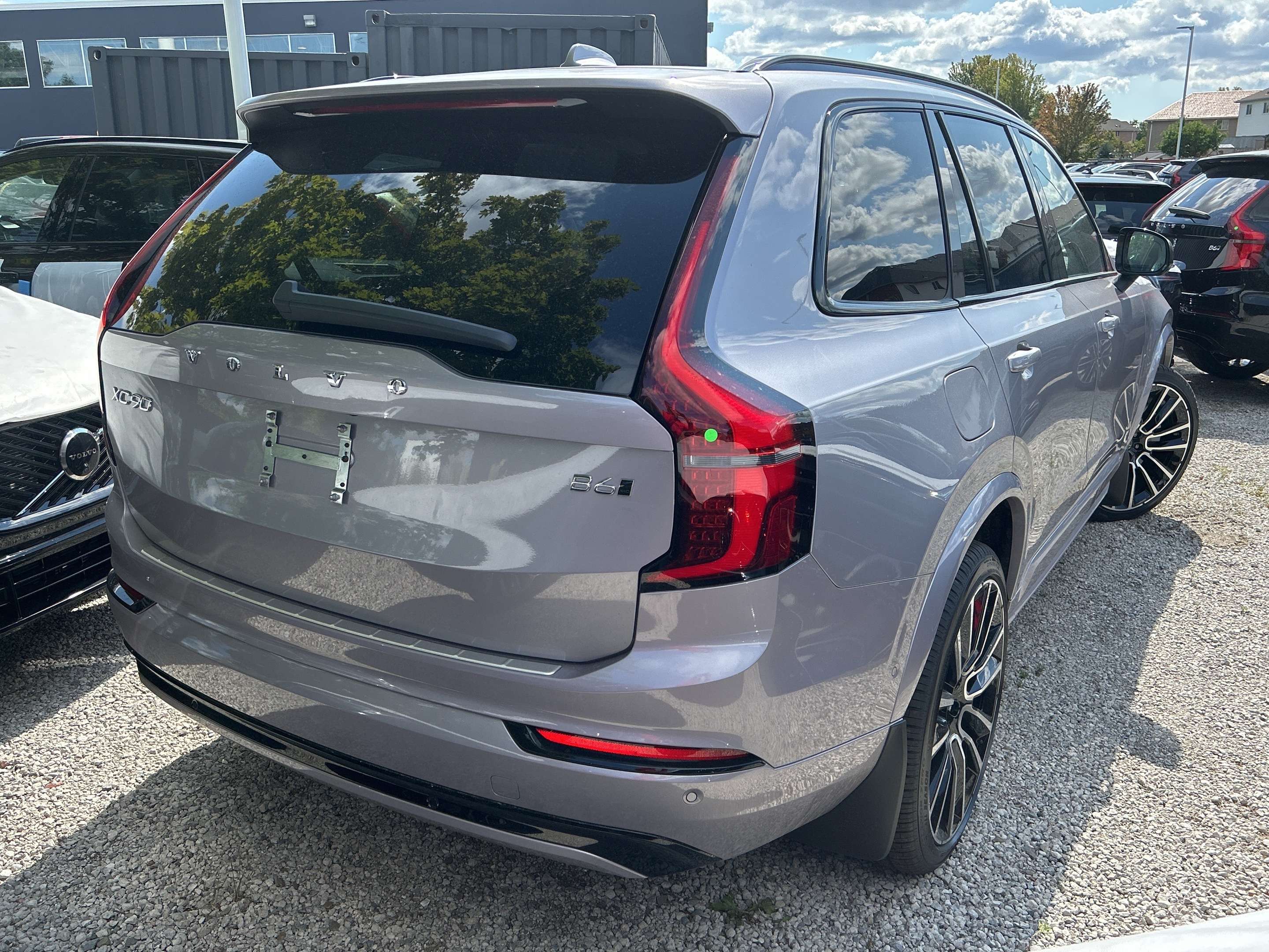 2026 Volvo XC90 B6 AWD Ultra Dark Theme 7-Seater alt 3