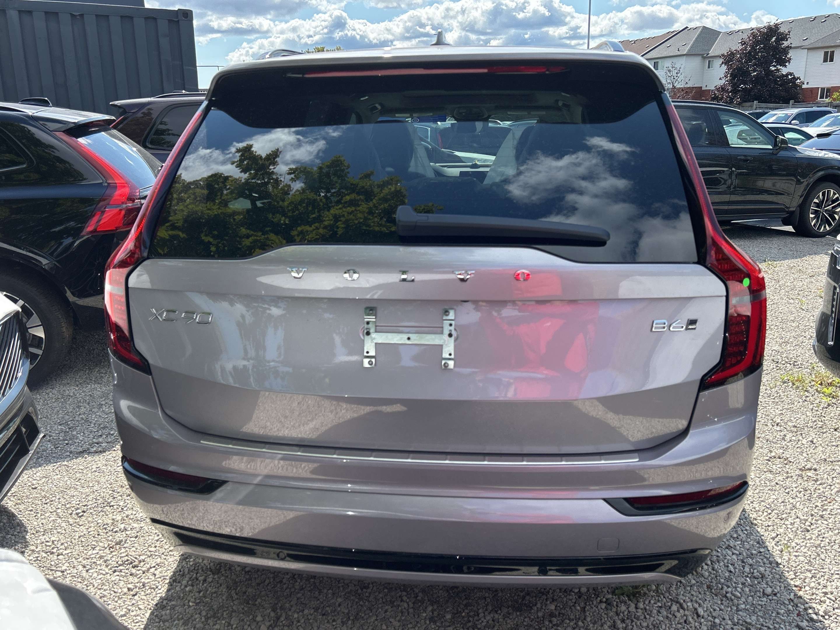 2026 Volvo XC90 B6 AWD Ultra Dark Theme 7-Seater alt 4
