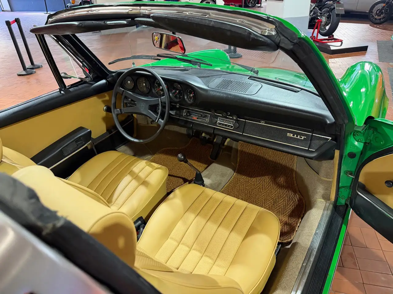 Porsche 911 Targa 2.2T Conda Green-Pelle Beige-Service book, foto 12