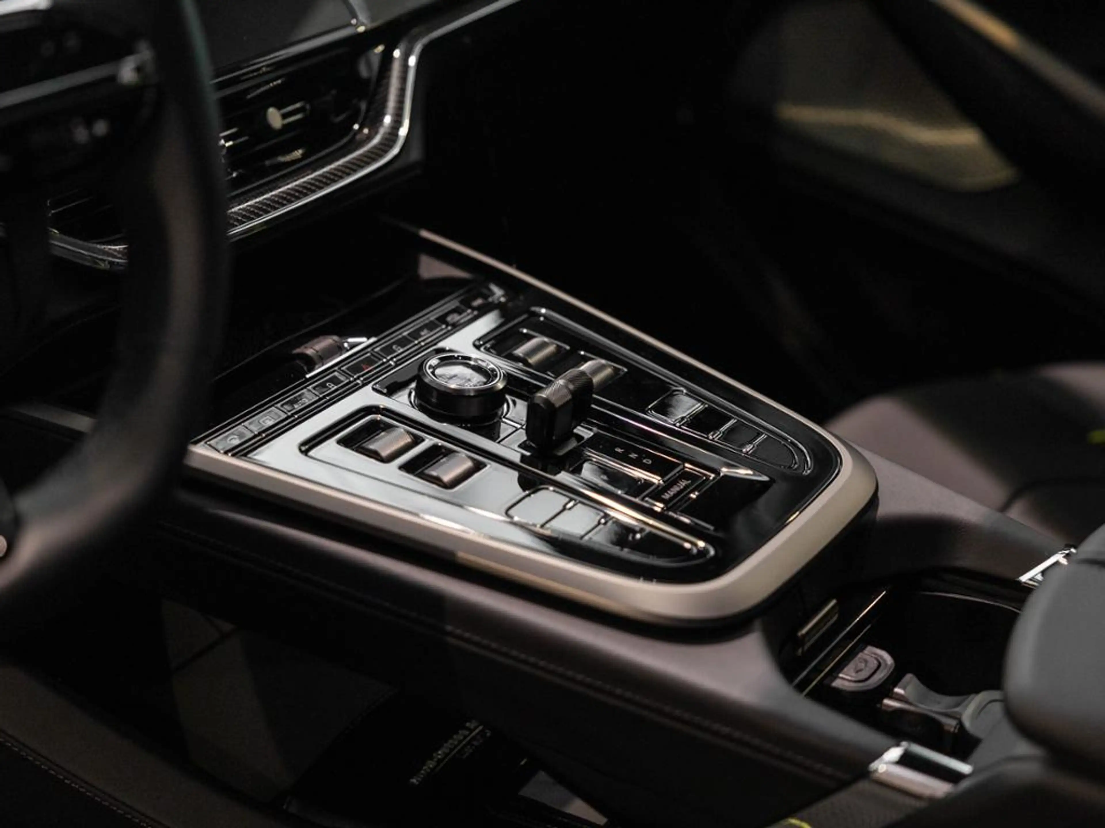 Aston Martin DBX 707 AMR Aston Martin Hamburg — photo 11