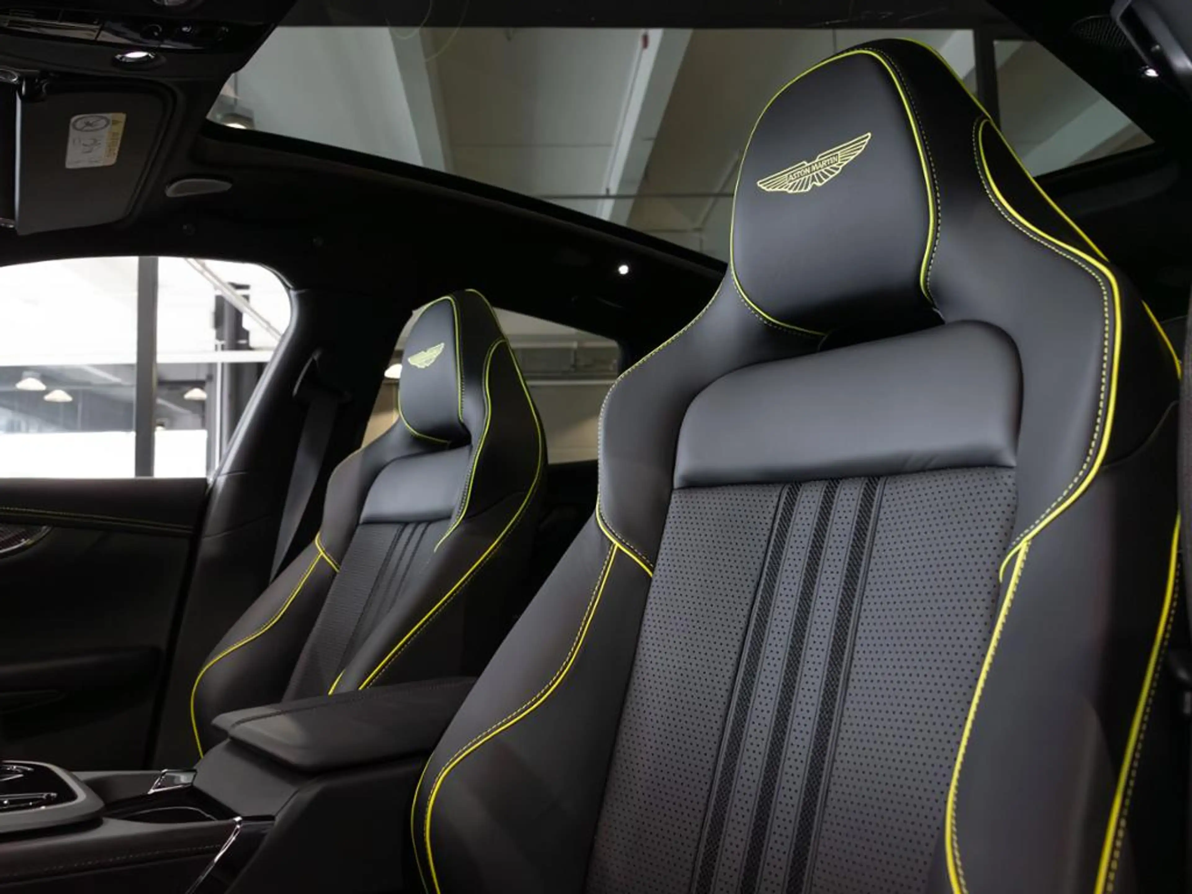 Aston Martin DBX 707 AMR Aston Martin Hamburg — photo 13