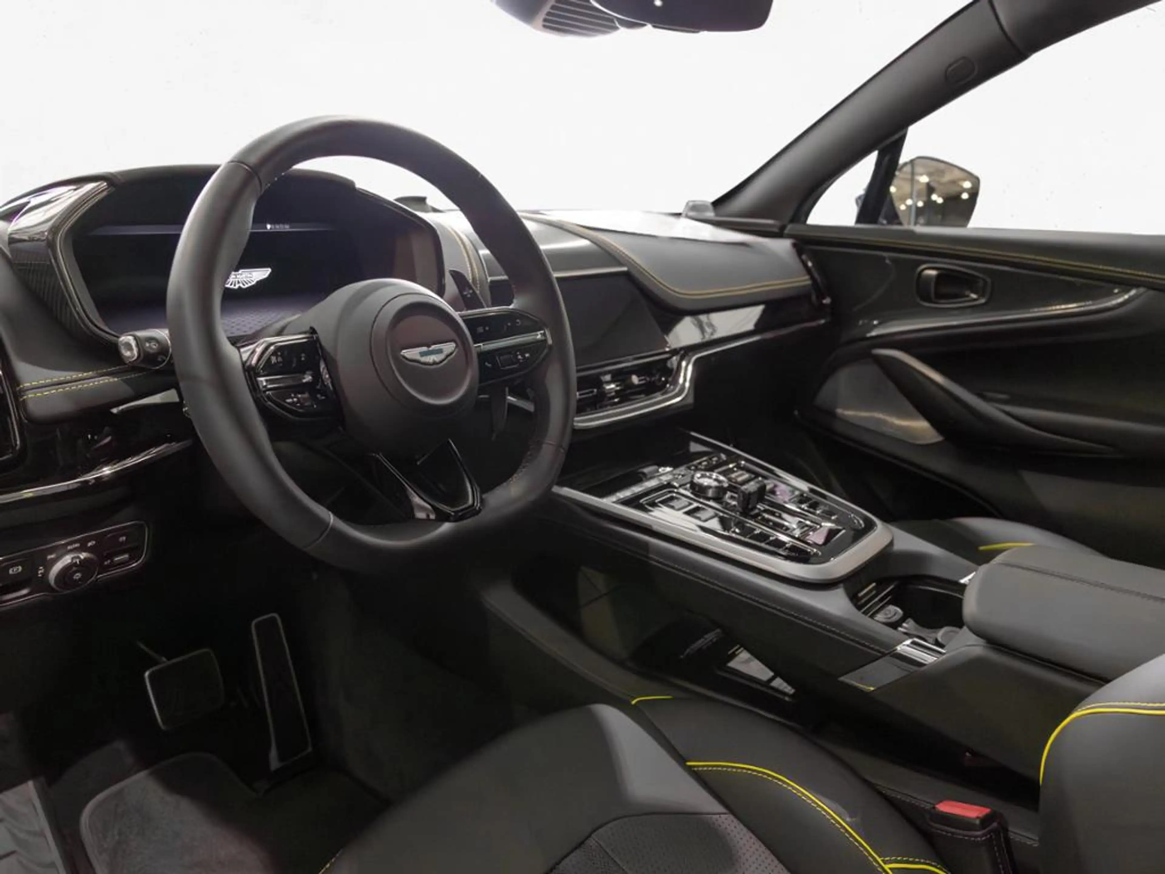 Aston Martin DBX 707 AMR Aston Martin Hamburg — photo 4