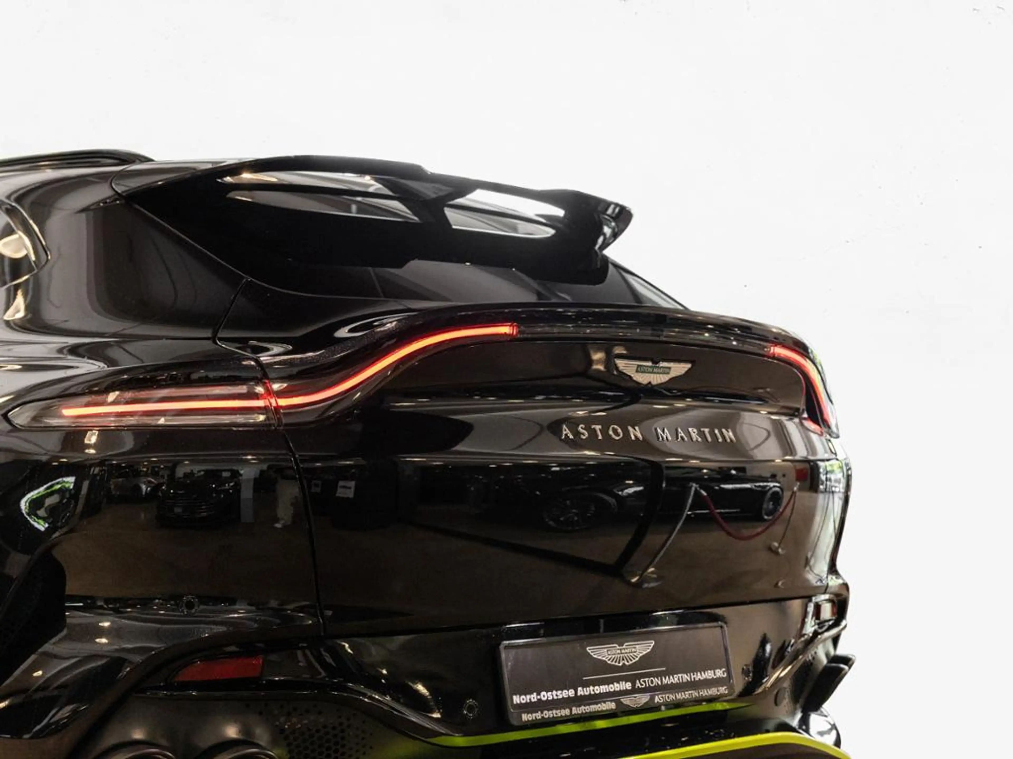 Aston Martin DBX 707 AMR Aston Martin Hamburg — photo 9