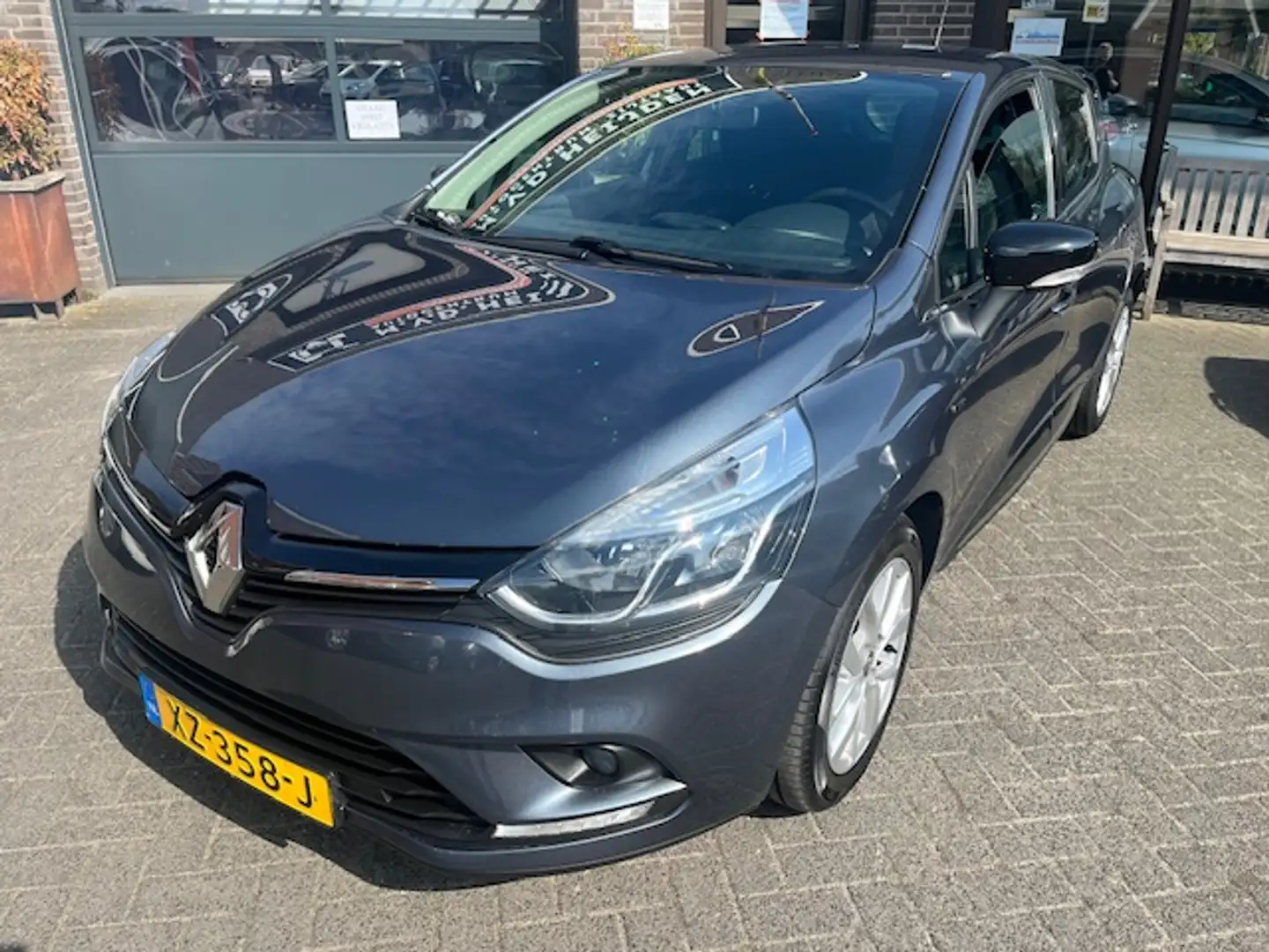 Renault Clio 0.9 TCe Limited Trekhaak Navigatie Grijs - 1