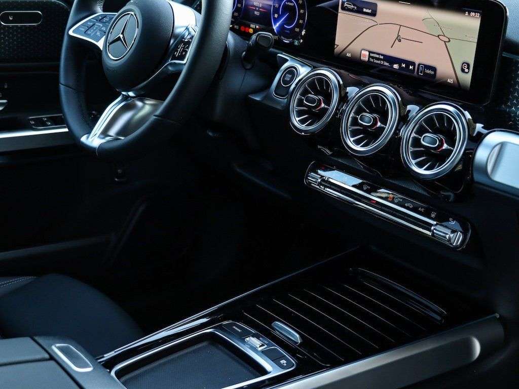 Mercedes-Benz EQB