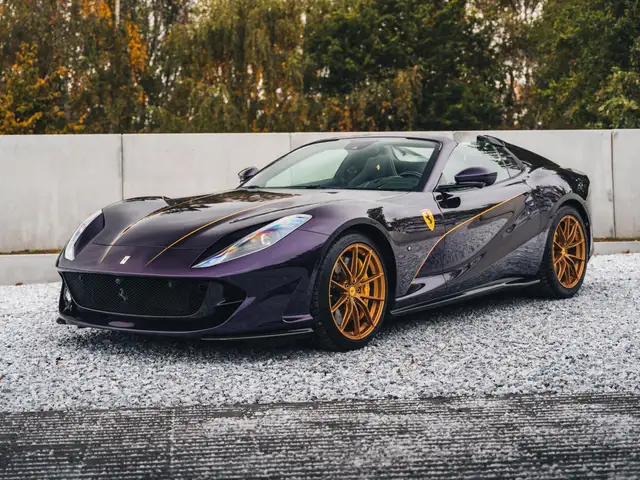 Ferrari 812 GTS Atelier/ Viola Hong Kong / Carbon / VAT