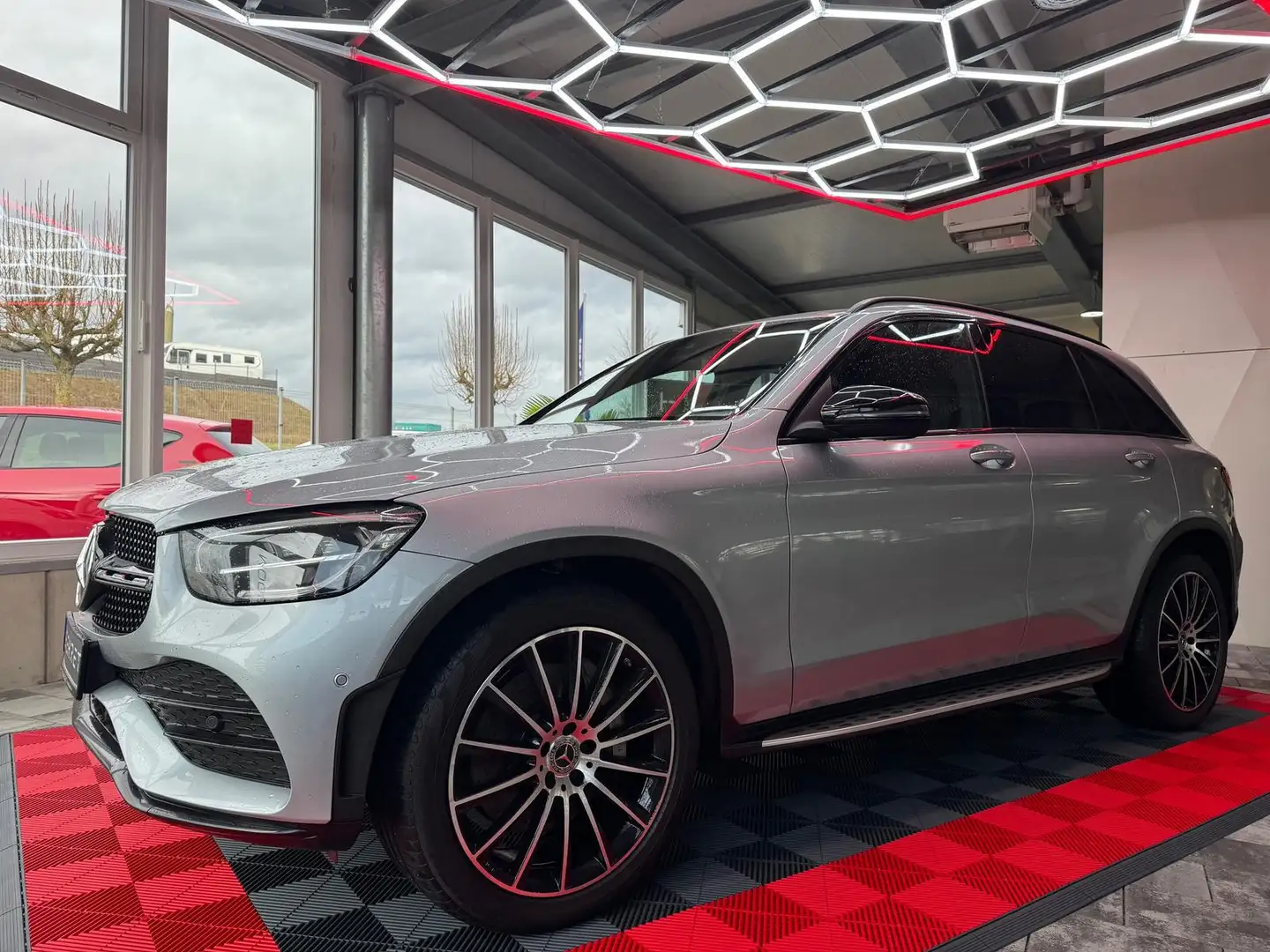 Mercedes-Benz GLC 220 4Matic, AMG, Nightpaket, LED, AHK Plateado - 1