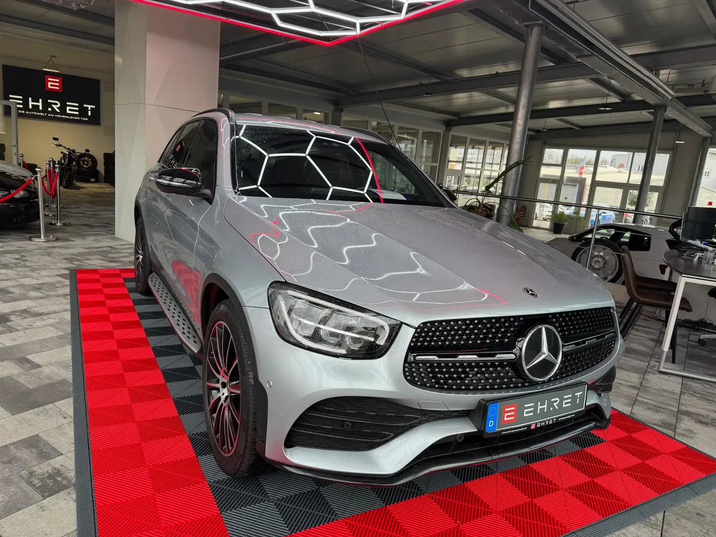 Mercedes-Benz GLC 220 4Matic, AMG, Nightpaket, LED, AHK Plateado - 2