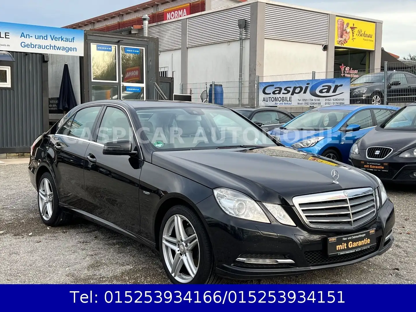 Mercedes-Benz E 200 CGI BlueEfficiency, KLIMAAUTOMATIK,1.HAND Schwarz - 1