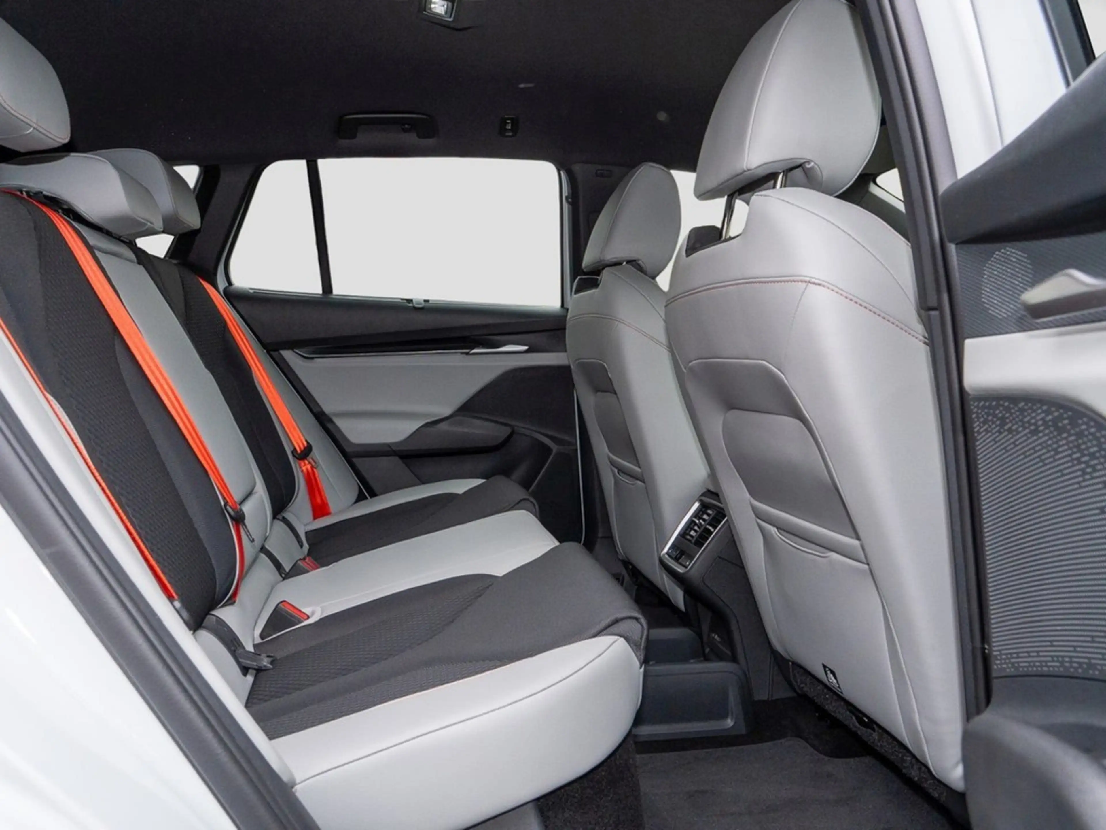 Skoda Elroq 85 Lodge Maxx-Paket, Wärmepumpe — photo 10