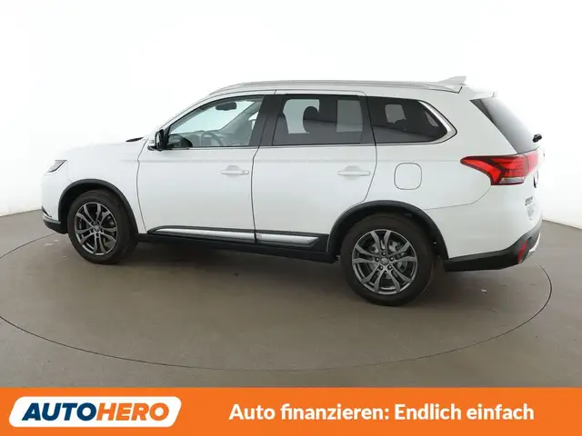 Mitsubishi Outlander view 3
