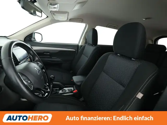 Mitsubishi Outlander view 10