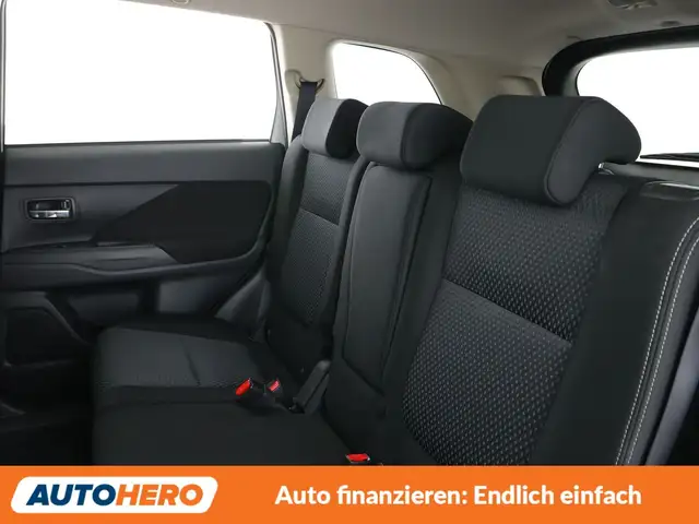Mitsubishi Outlander view 14