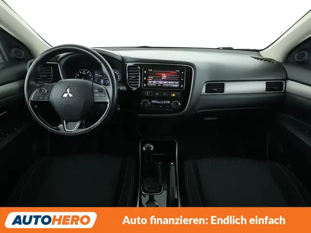 Mitsubishi Outlander view 12