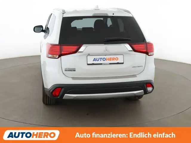 Mitsubishi Outlander view 4