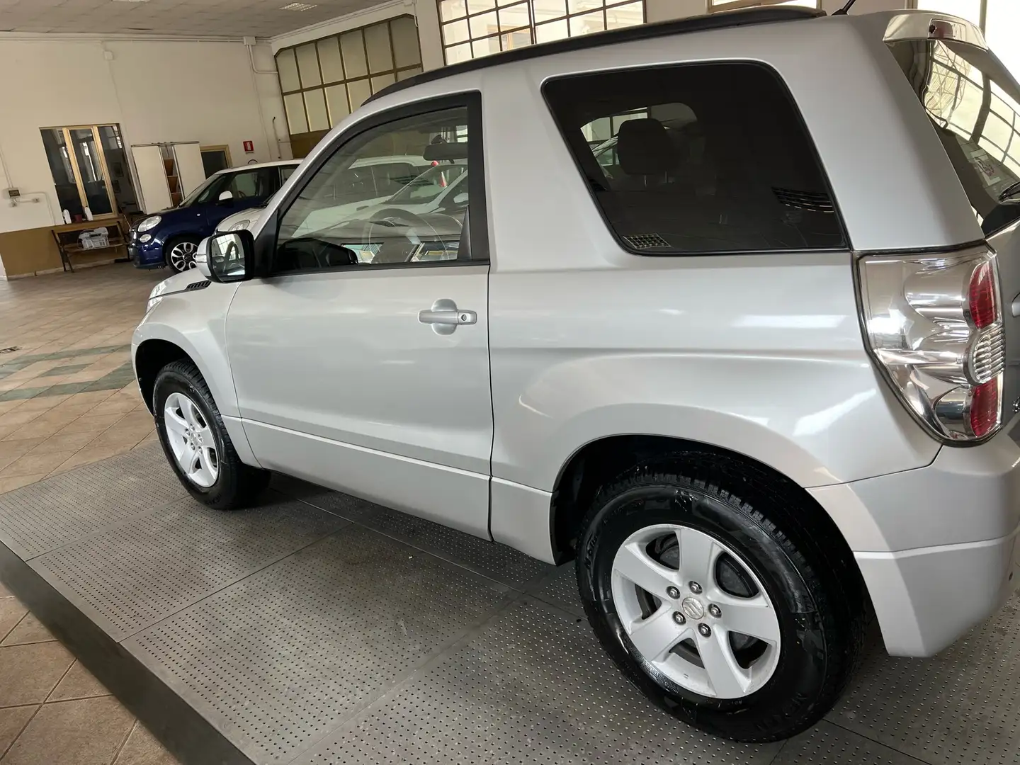 Suzuki Grand Vitara 3p 1.6 vvt 16v Zilver - 2