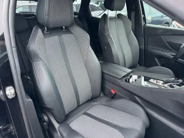 Peugeot 3008 view 5