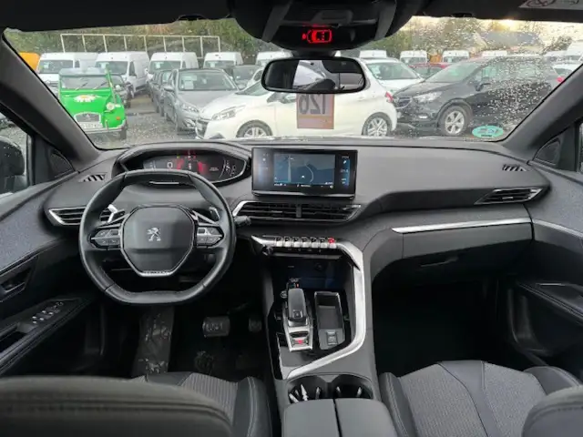 Peugeot 3008 view 4